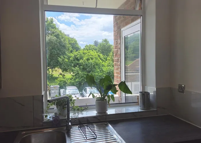 Bright Spacious Airy 2 Bed Flat