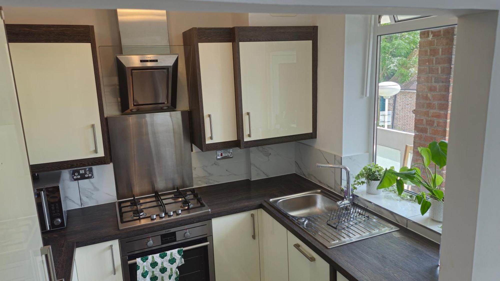 Apartment Bright Spacious Airy 2 Bed Flat *